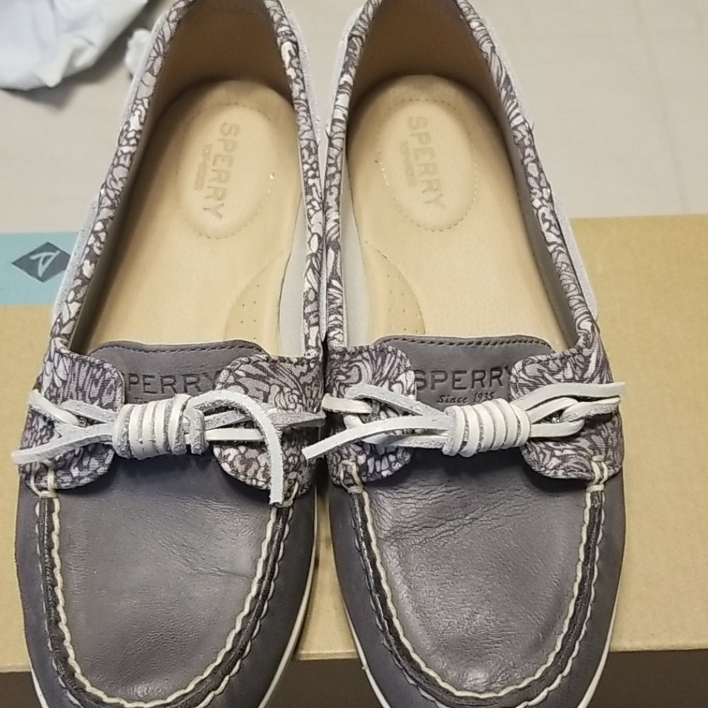 Sperry barrelfish grey skip on